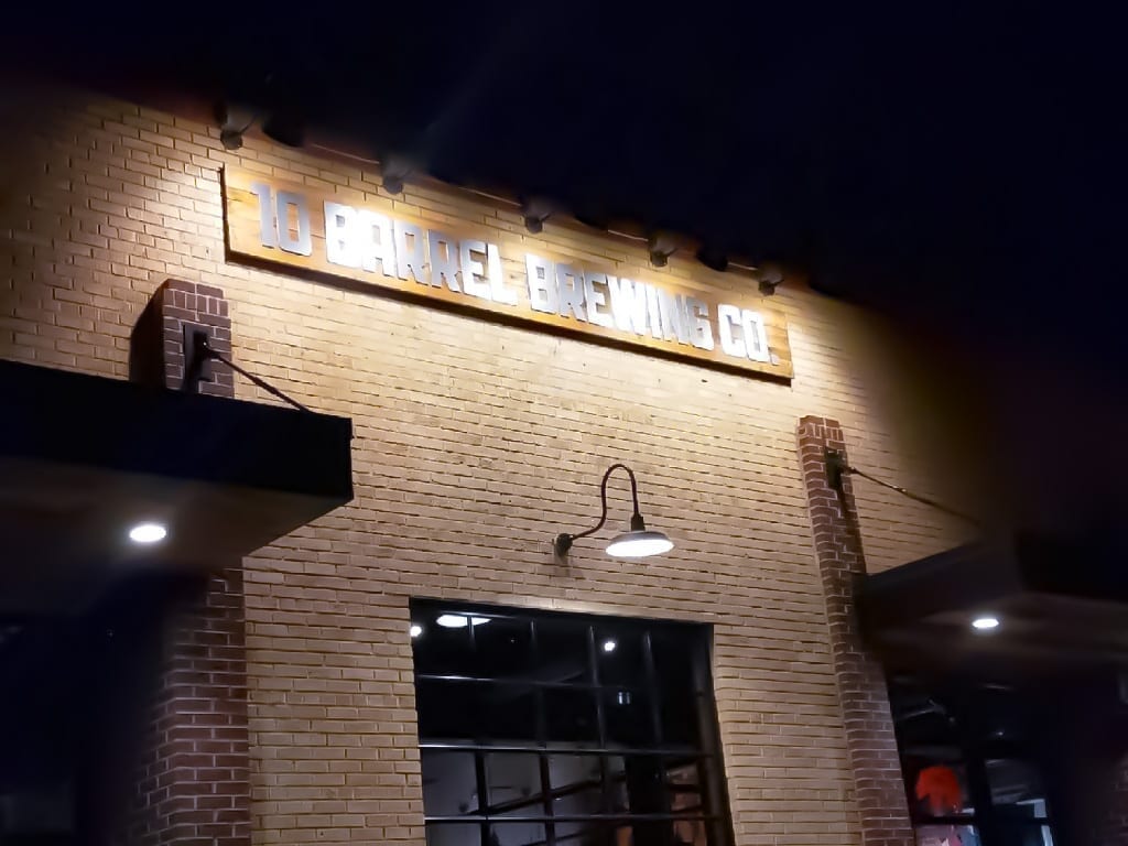 Exterior of 10 Barrel Brewing Co Denver